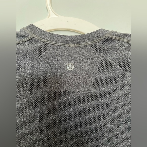 44. Lululemon Metal Vent Tech Short Sleeve - Picture 15 of 16